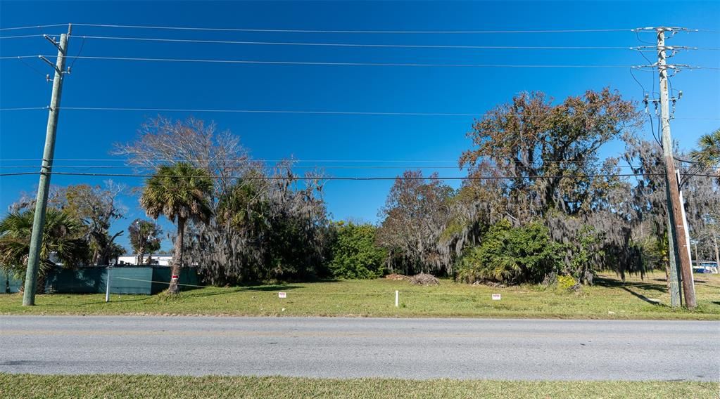 На продажу: $375,000 (0.90 acres)