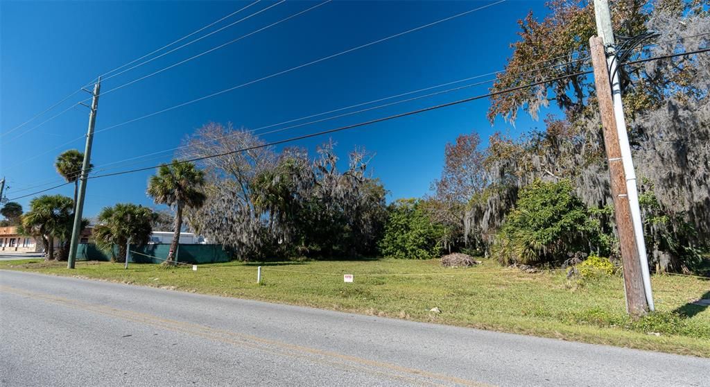 На продажу: $375,000 (0.90 acres)