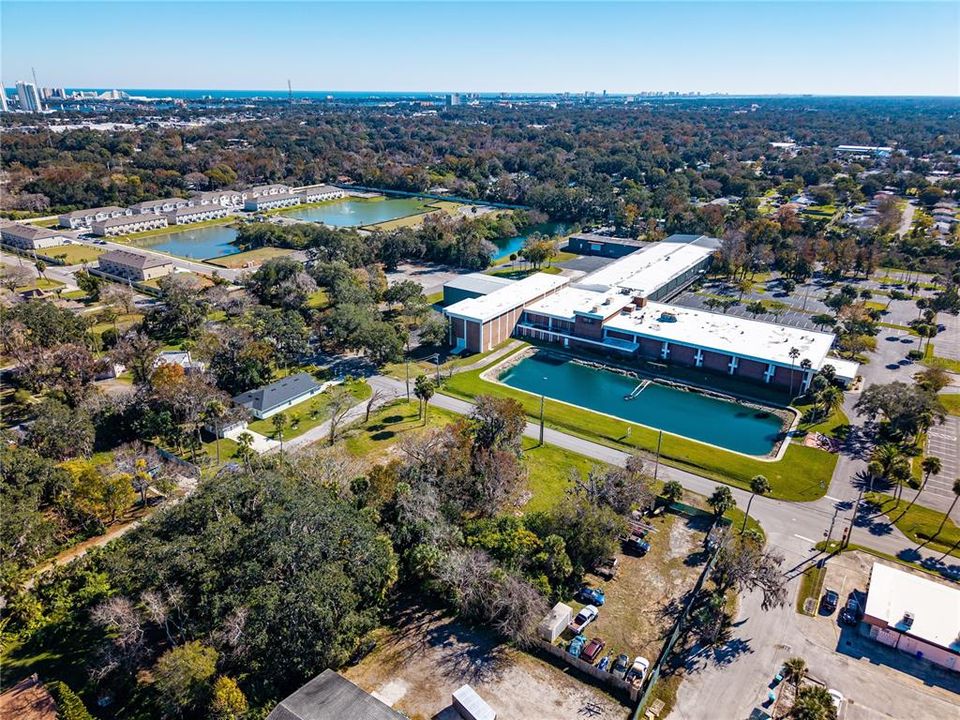 На продажу: $375,000 (0.90 acres)