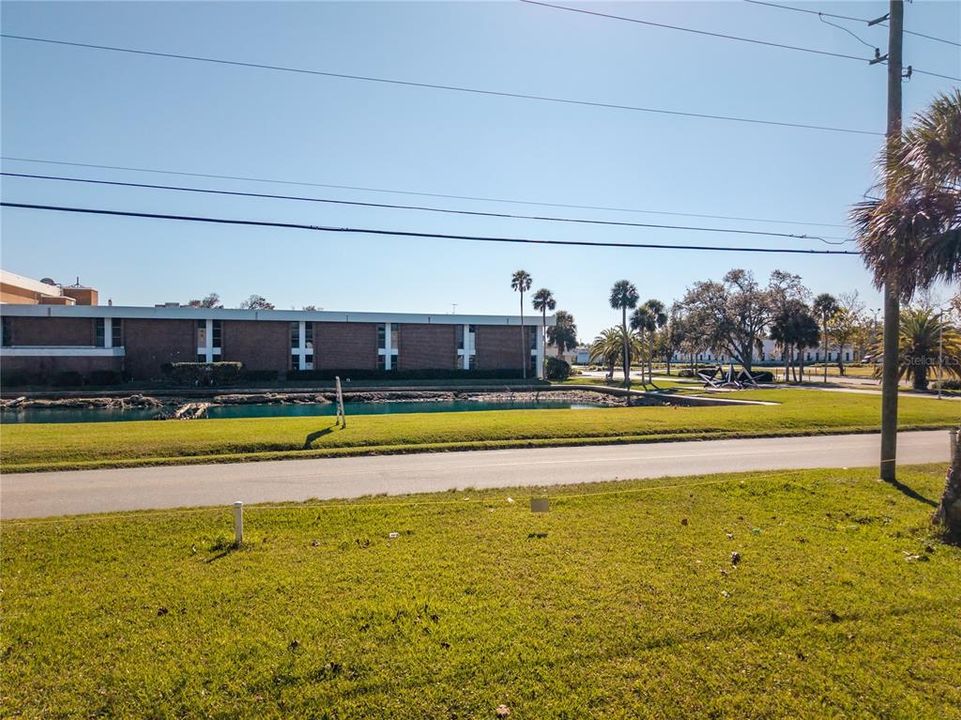 На продажу: $375,000 (0.90 acres)