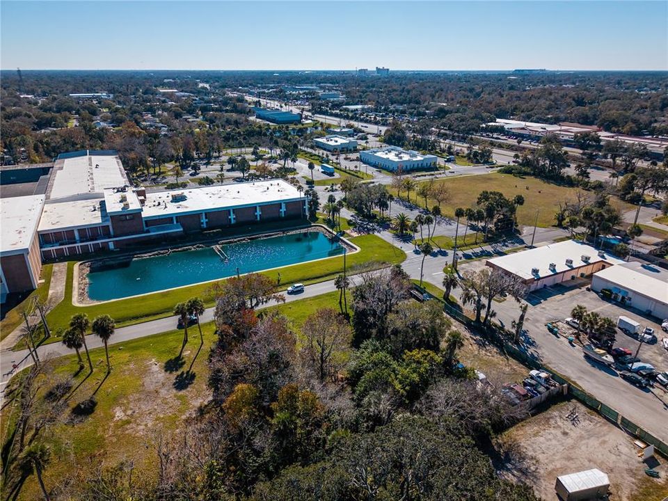 На продажу: $375,000 (0.90 acres)