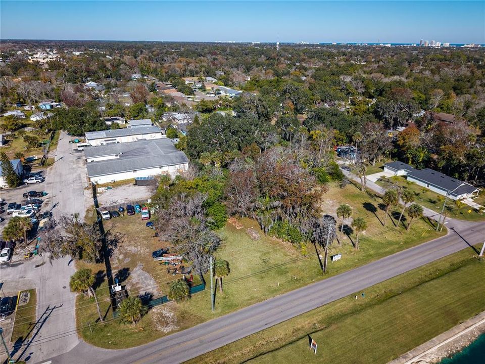 На продажу: $375,000 (0.90 acres)