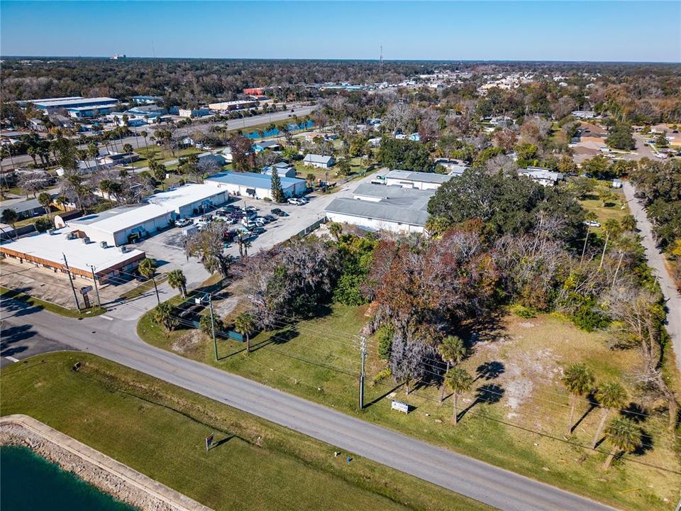 На продажу: $375,000 (0.90 acres)