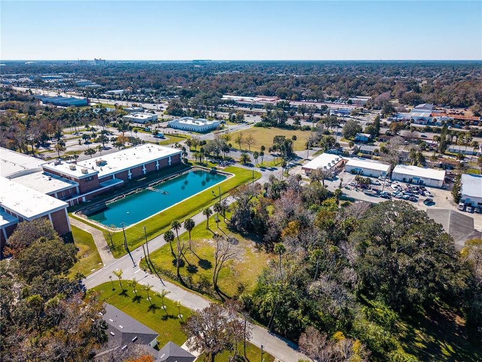 На продажу: $375,000 (0.90 acres)