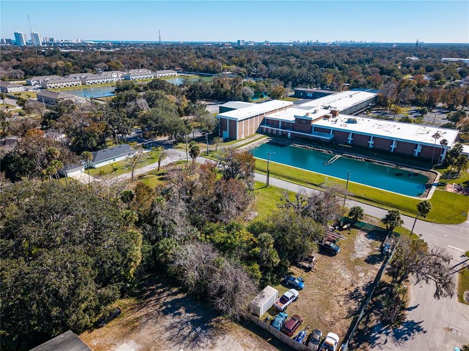 На продажу: $375,000 (0.90 acres)