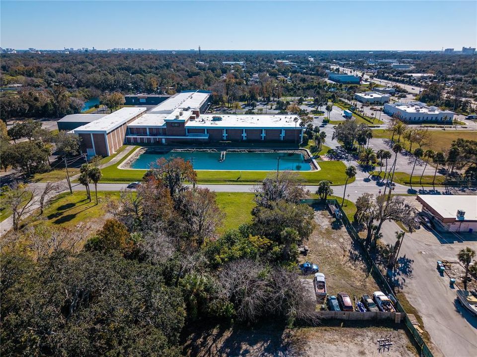На продажу: $375,000 (0.90 acres)