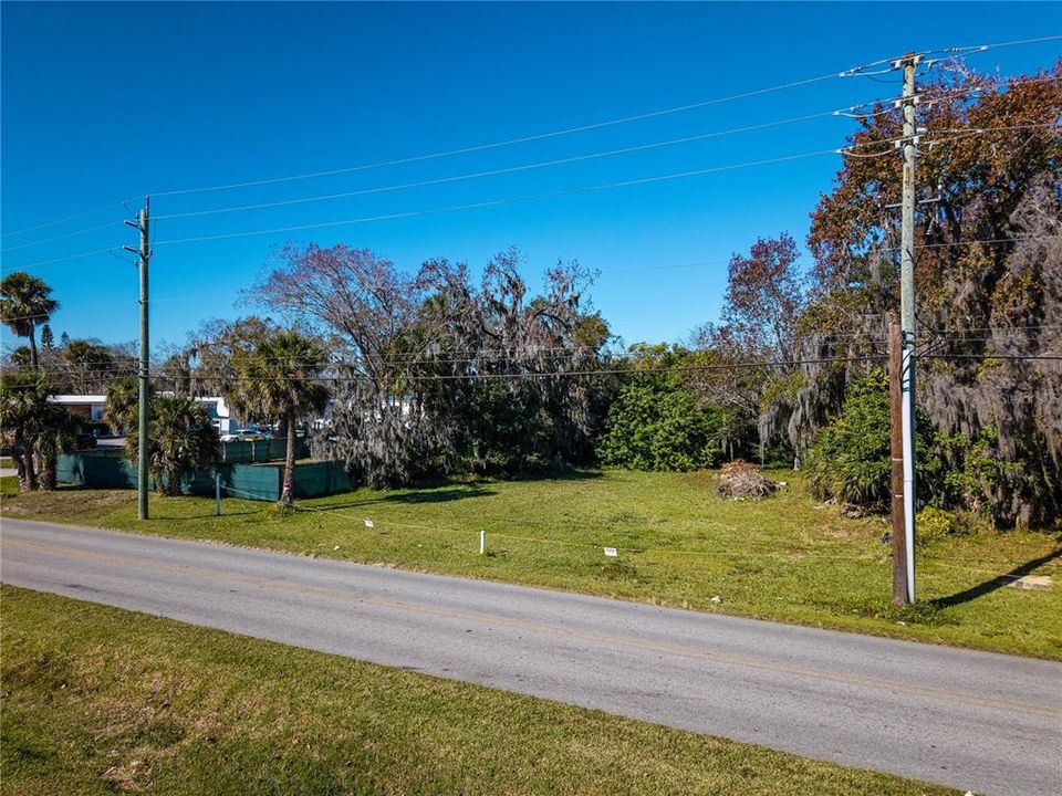 На продажу: $375,000 (0.90 acres)
