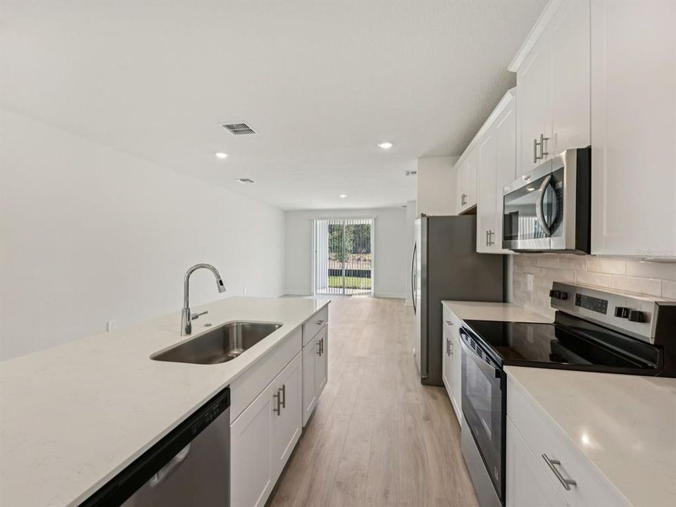 Active With Contract: $270,920 (3 beds, 2 baths, 1483 Square Feet)