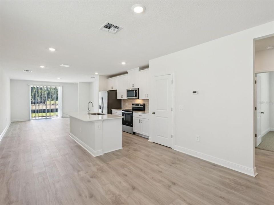 Active With Contract: $270,920 (3 beds, 2 baths, 1483 Square Feet)