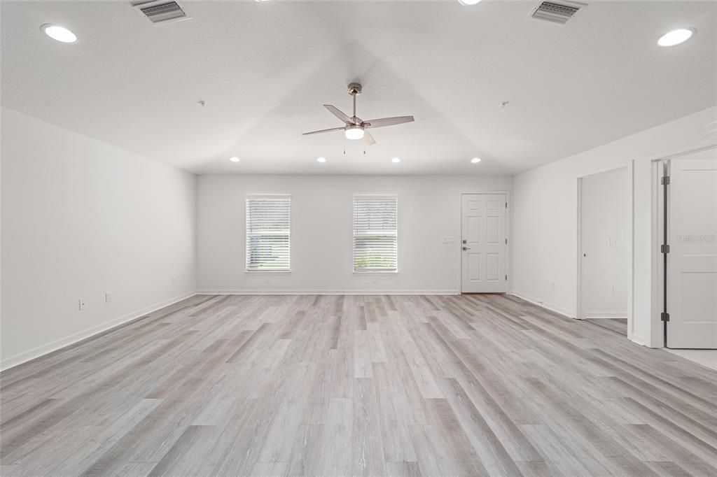 For Rent: $1,975 (3 beds, 2 baths, 1350 Square Feet)