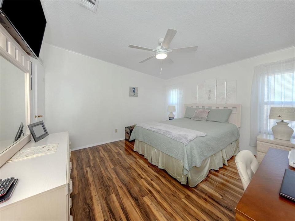Activo con contrato: $154,900 (2 camas, 2 baños, 935 Pies cuadrados)