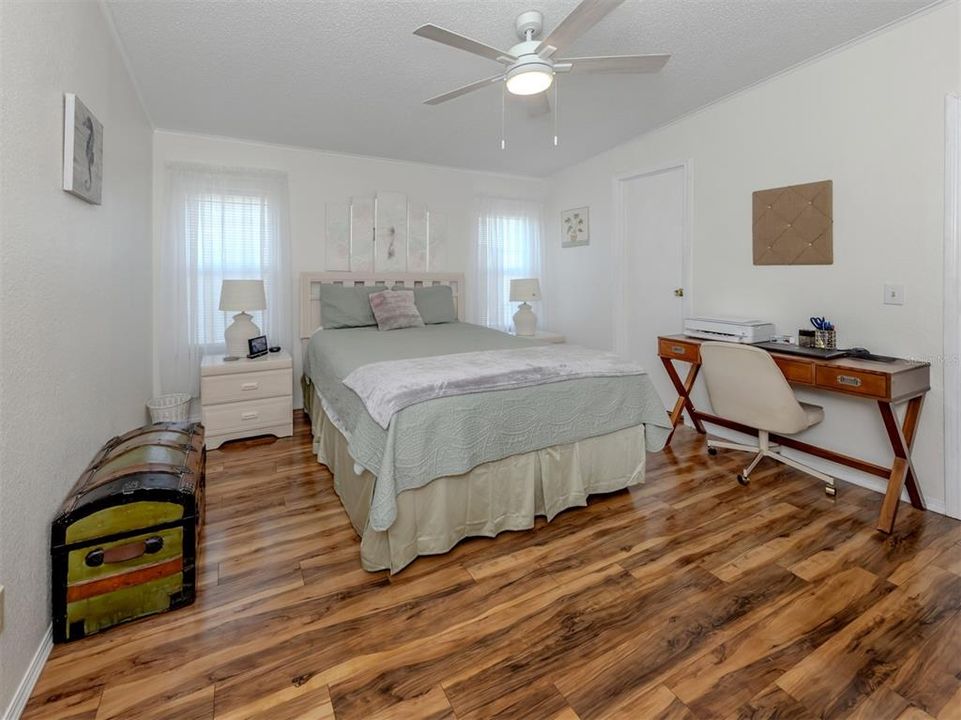 Activo con contrato: $154,900 (2 camas, 2 baños, 935 Pies cuadrados)