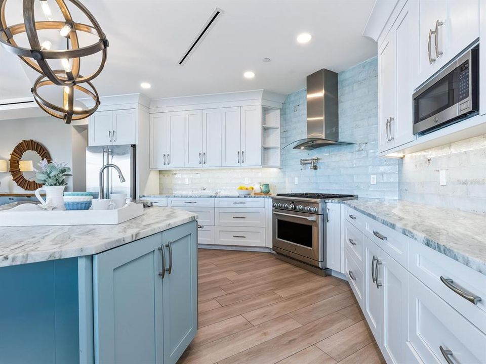 For Sale: $4,995,000 (6 beds, 5 baths, 4015 Square Feet)