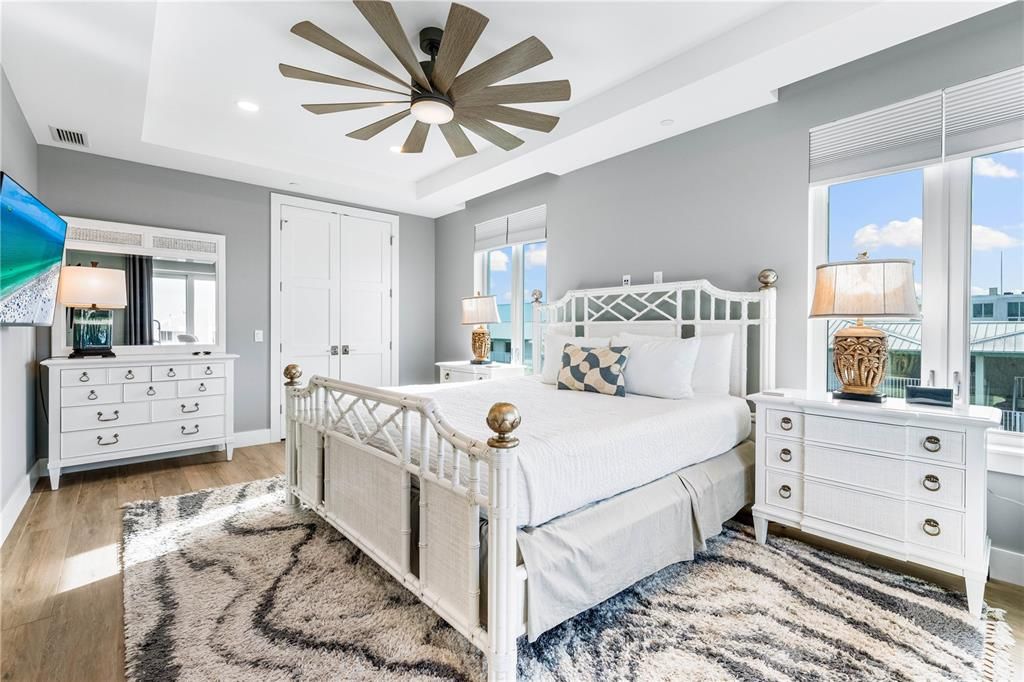 For Sale: $4,995,000 (6 beds, 5 baths, 4015 Square Feet)