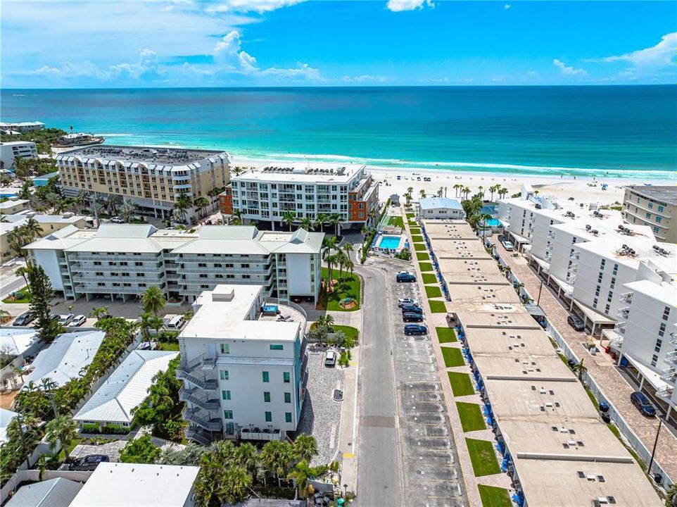 For Sale: $4,995,000 (6 beds, 5 baths, 4015 Square Feet)