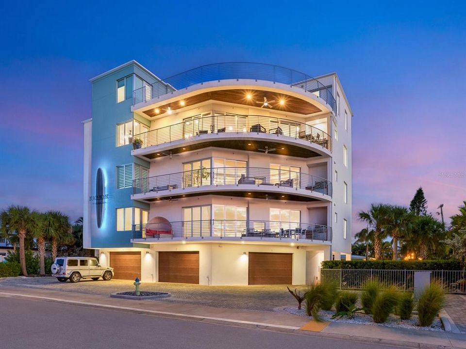 For Sale: $4,995,000 (6 beds, 5 baths, 4015 Square Feet)