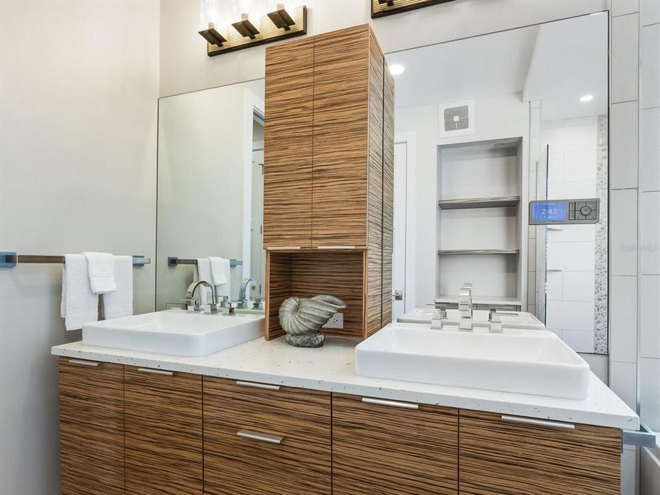 For Sale: $4,995,000 (6 beds, 5 baths, 4015 Square Feet)