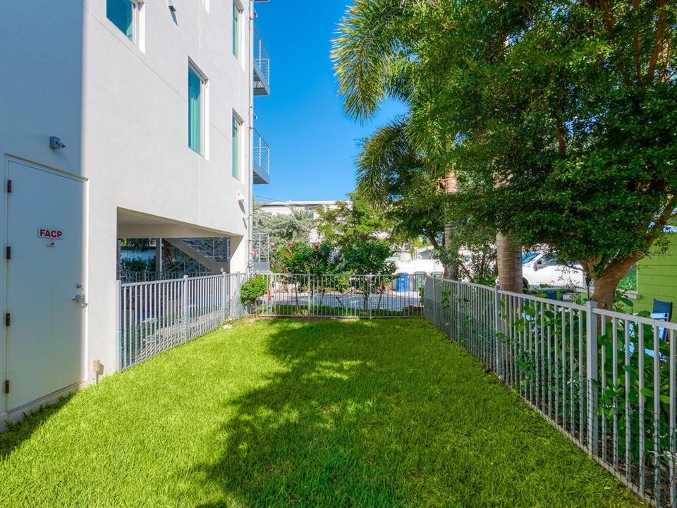 For Sale: $4,995,000 (6 beds, 5 baths, 4015 Square Feet)