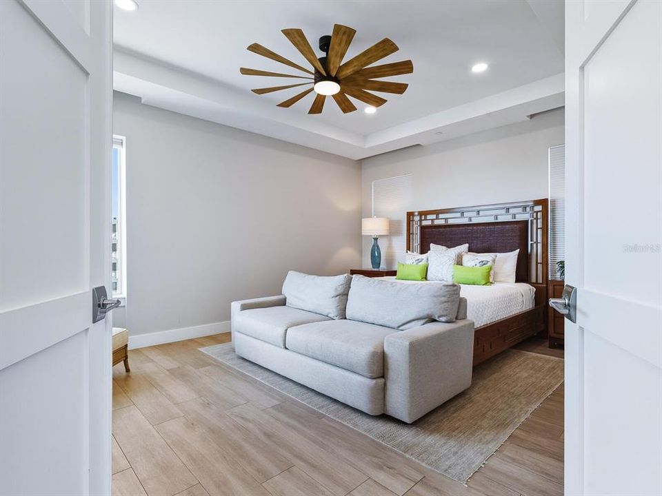 For Sale: $4,995,000 (6 beds, 5 baths, 4015 Square Feet)