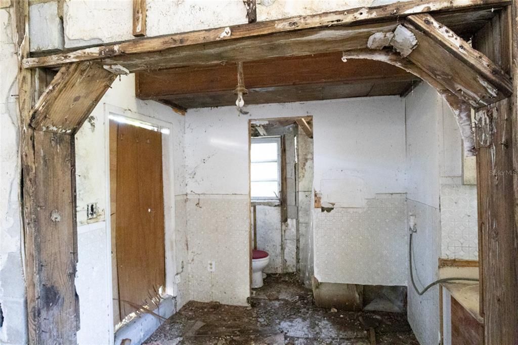 Activo con contrato: $339,900 (3 camas, 3 baños, 2381 Pies cuadrados)