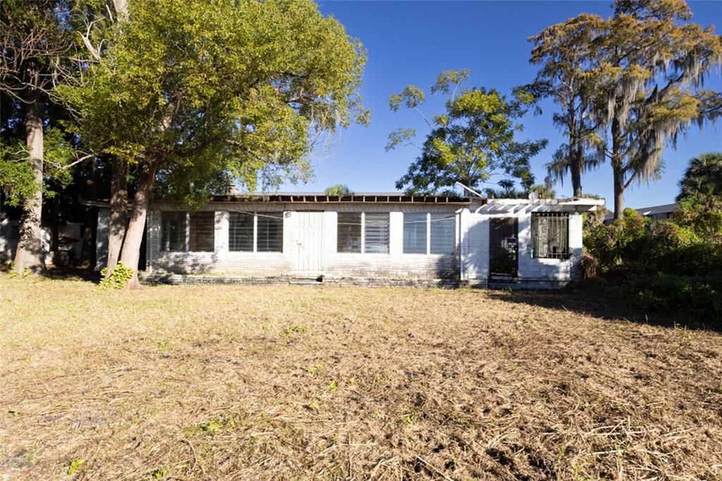 Activo con contrato: $339,900 (3 camas, 3 baños, 2381 Pies cuadrados)