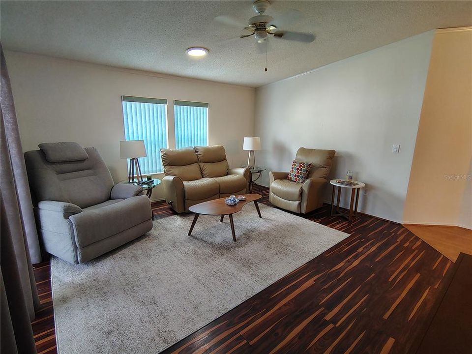 Active With Contract: $157,000 (2 beds, 2 baths, 1066 Square Feet)