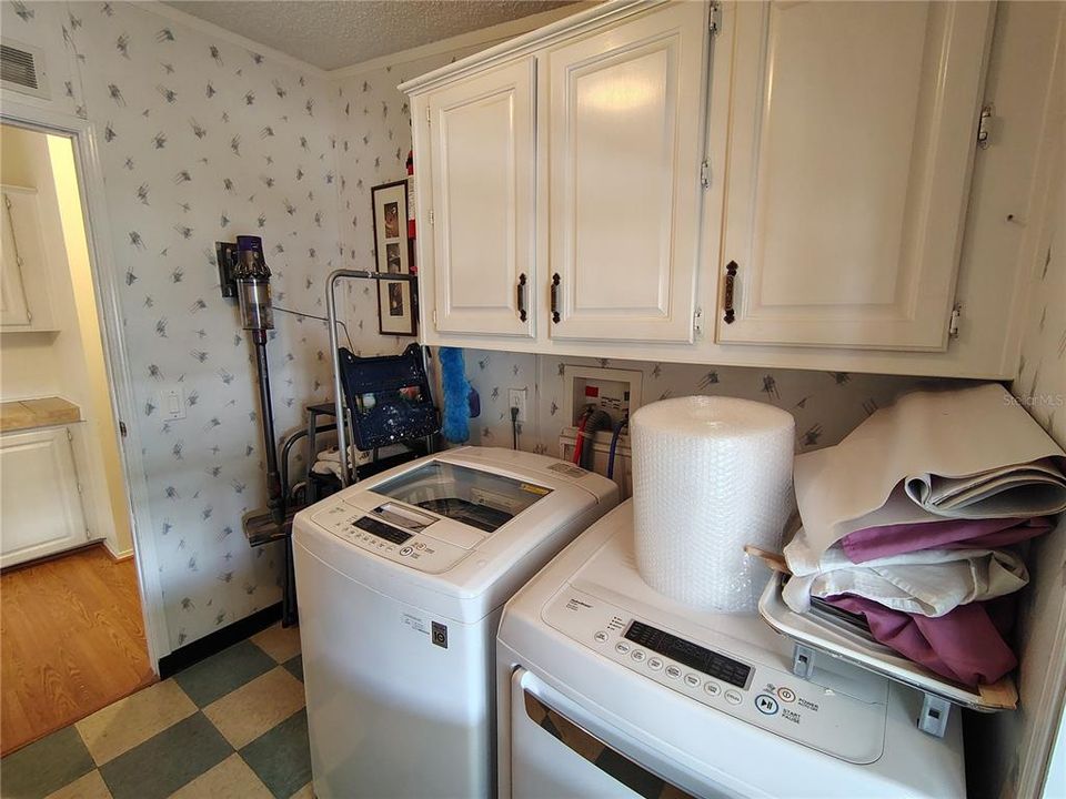 Active With Contract: $157,000 (2 beds, 2 baths, 1066 Square Feet)