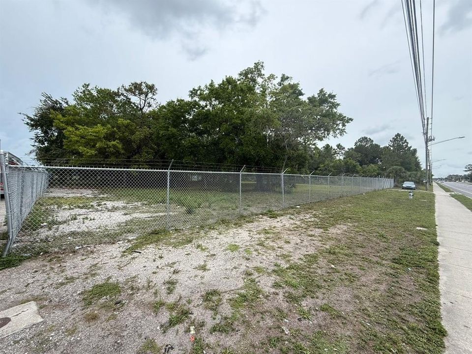 For Sale: $1,030,000 (0.95 acres)