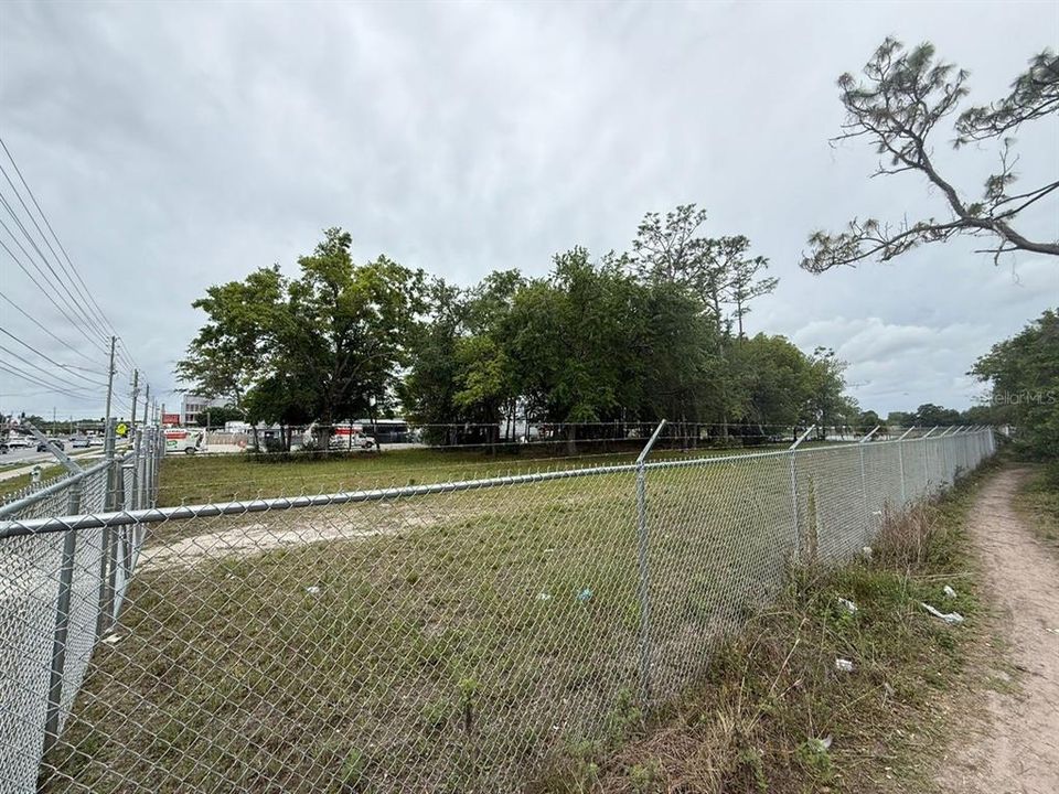 For Sale: $1,030,000 (0.95 acres)