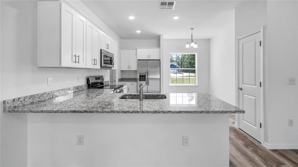 En Venta: $384,900 (4 camas, 2 baños, 1744 Pies cuadrados)