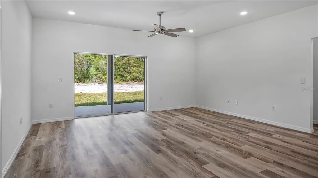 En Venta: $384,900 (4 camas, 2 baños, 1744 Pies cuadrados)