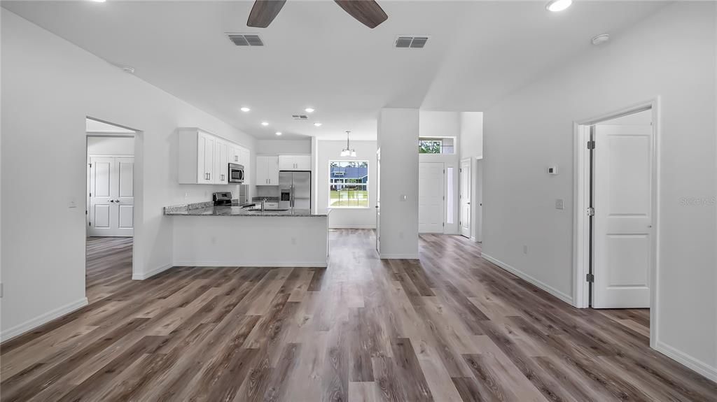En Venta: $384,900 (4 camas, 2 baños, 1744 Pies cuadrados)