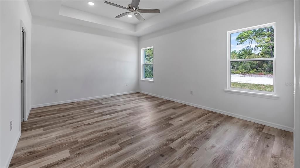 En Venta: $384,900 (4 camas, 2 baños, 1744 Pies cuadrados)