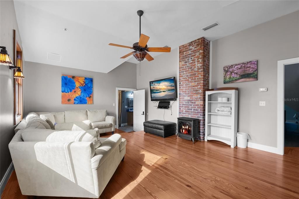 待售: $1,250,000 (7 贝兹, 7 浴室, 5019 平方英尺)