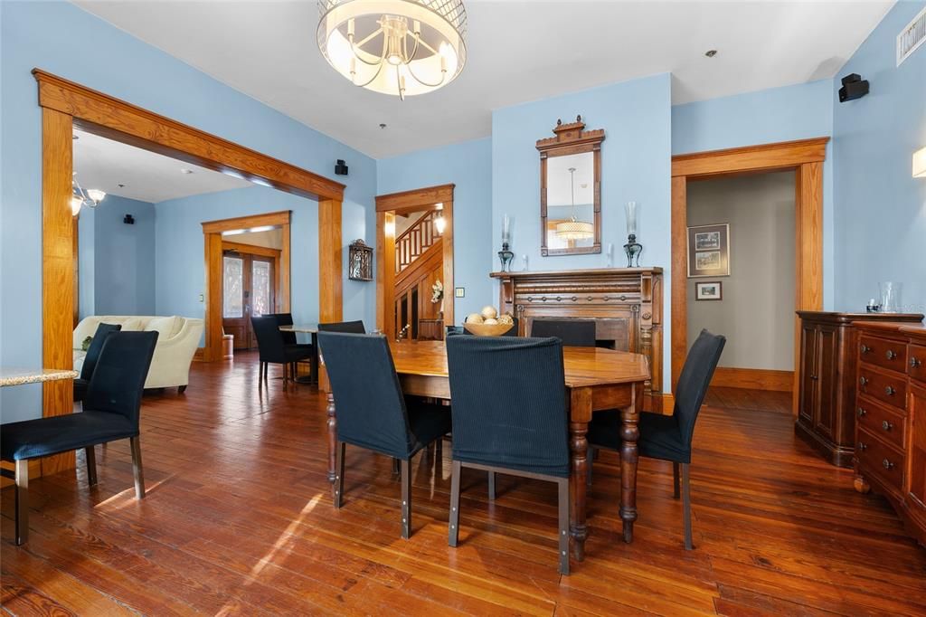 待售: $1,250,000 (7 贝兹, 7 浴室, 5019 平方英尺)