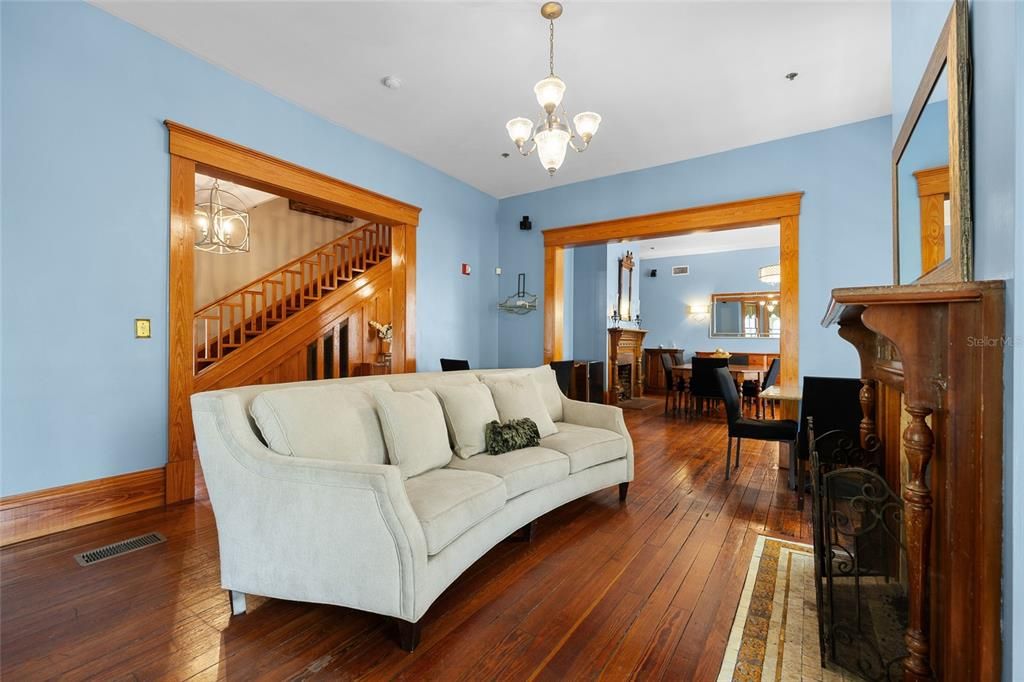 待售: $1,250,000 (7 贝兹, 7 浴室, 5019 平方英尺)