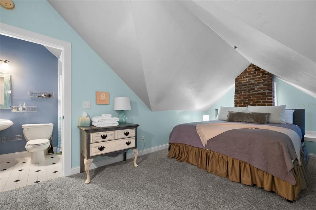 待售: $1,250,000 (7 贝兹, 7 浴室, 5019 平方英尺)