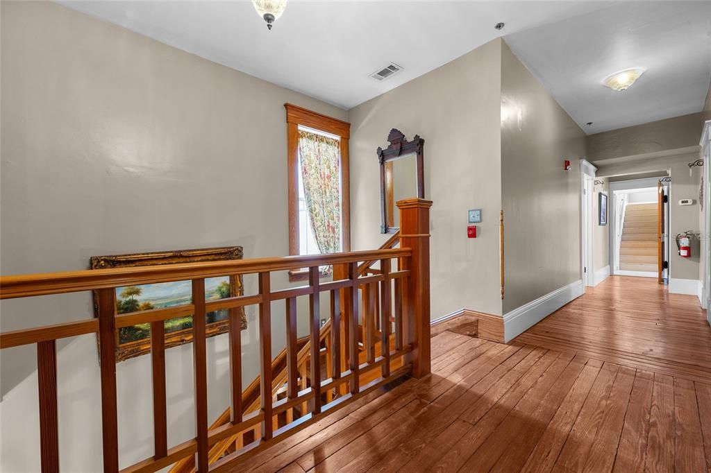 待售: $1,250,000 (7 贝兹, 7 浴室, 5019 平方英尺)