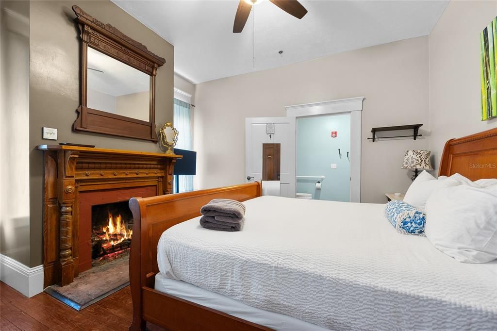 待售: $1,250,000 (7 贝兹, 7 浴室, 5019 平方英尺)