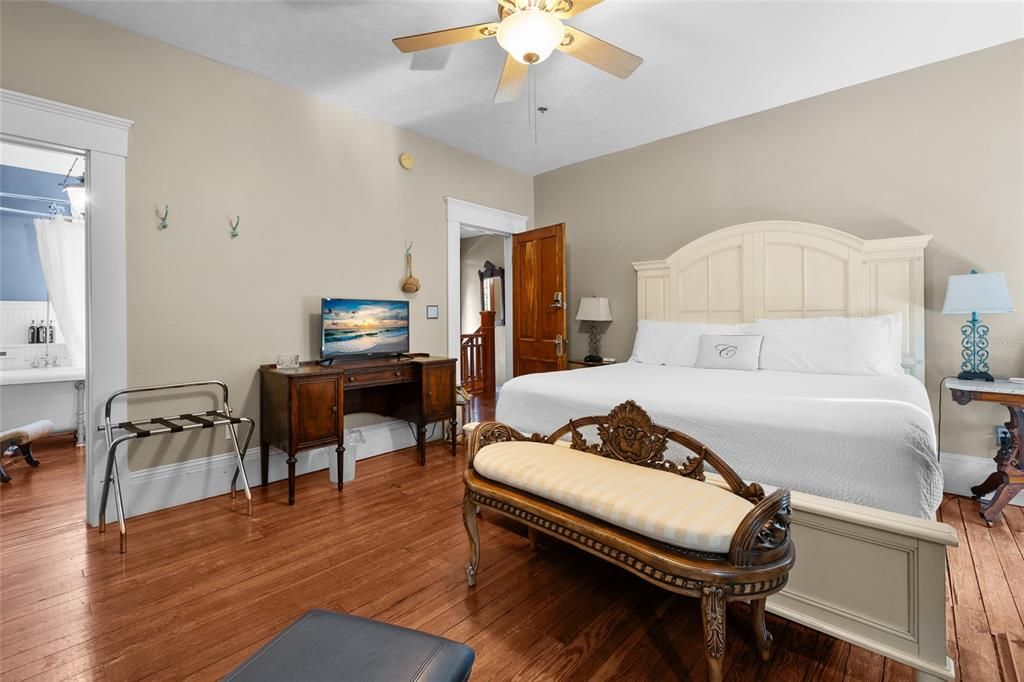 待售: $1,250,000 (7 贝兹, 7 浴室, 5019 平方英尺)