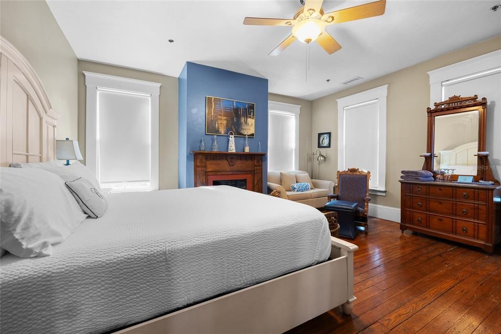 待售: $1,250,000 (7 贝兹, 7 浴室, 5019 平方英尺)