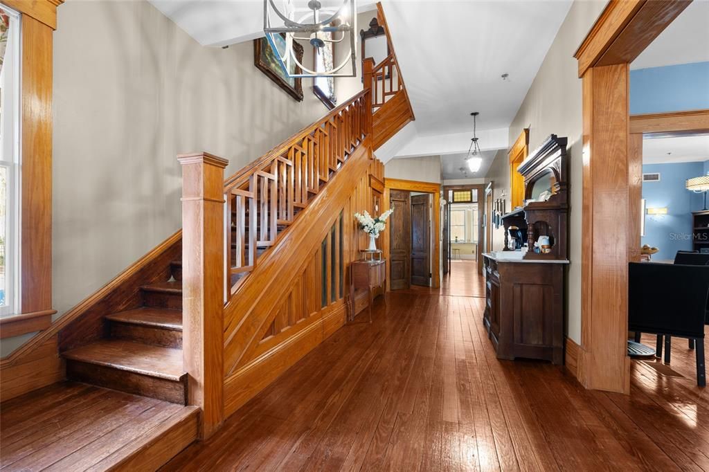 待售: $1,250,000 (7 贝兹, 7 浴室, 5019 平方英尺)