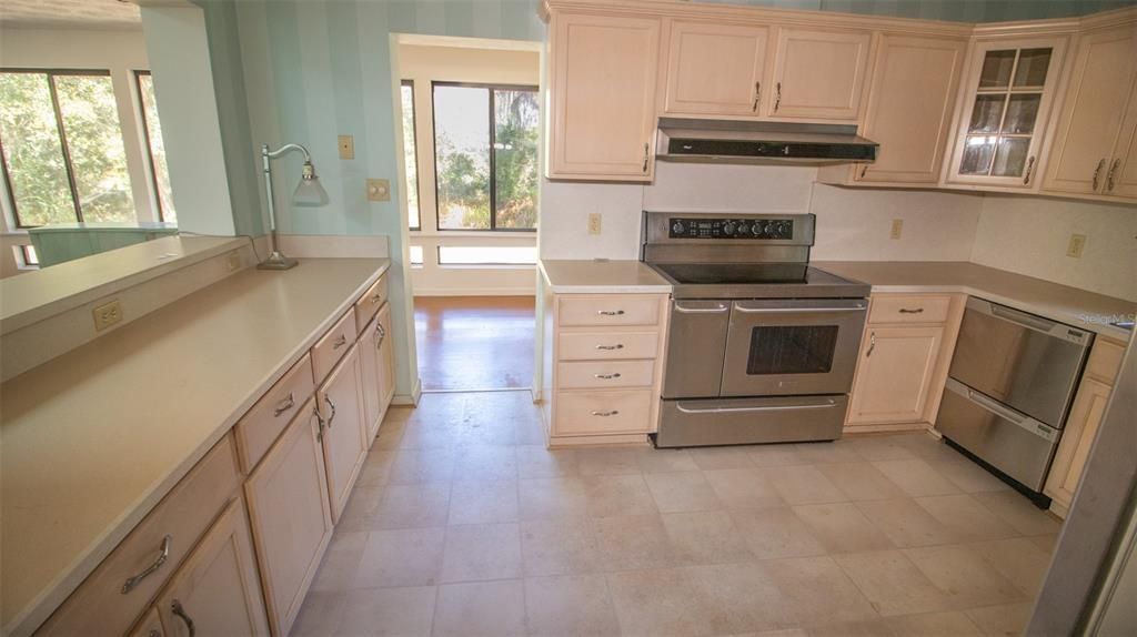 For Sale: $499,000 (3 beds, 3 baths, 2445 Square Feet)