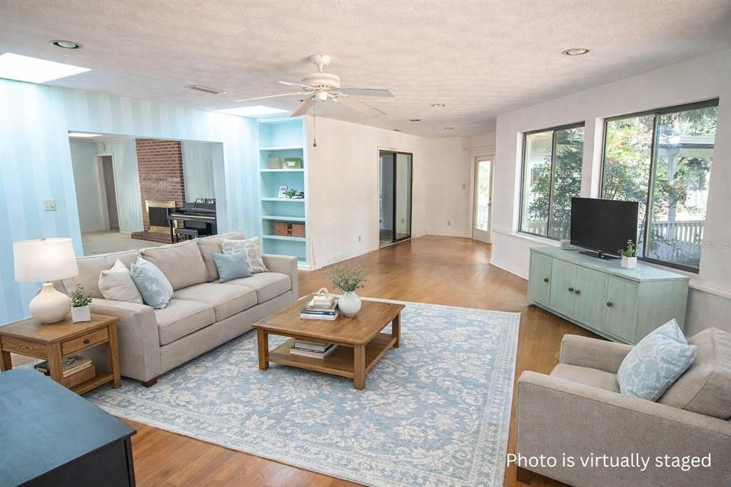 For Sale: $499,000 (3 beds, 3 baths, 2445 Square Feet)