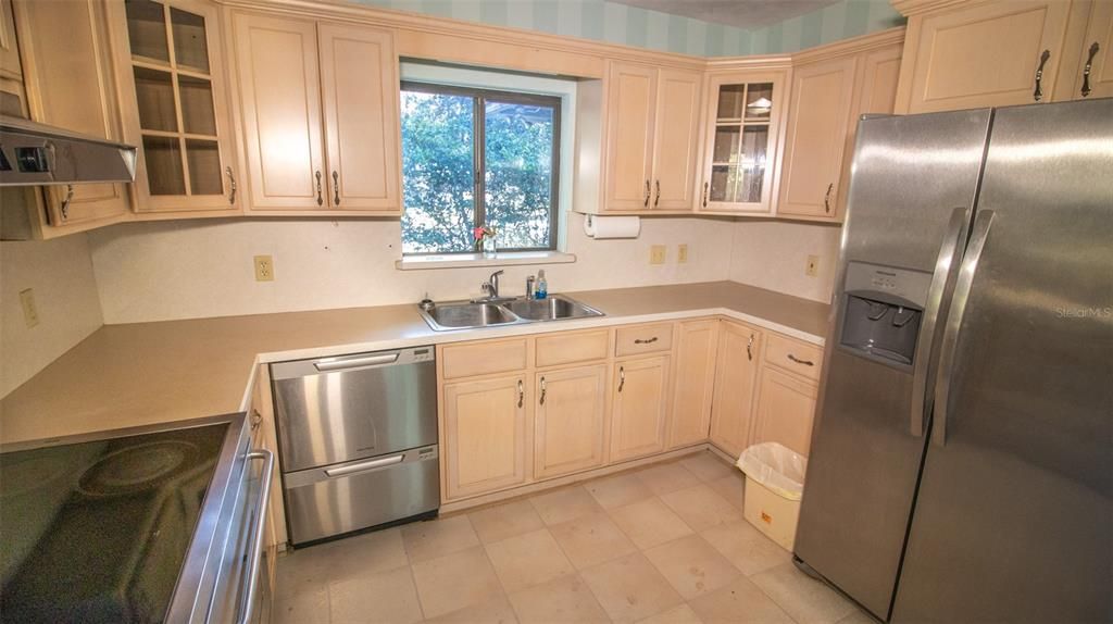 For Sale: $499,000 (3 beds, 3 baths, 2445 Square Feet)