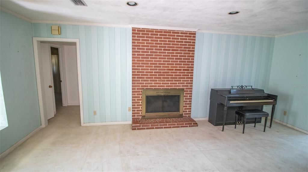 For Sale: $499,000 (3 beds, 3 baths, 2445 Square Feet)