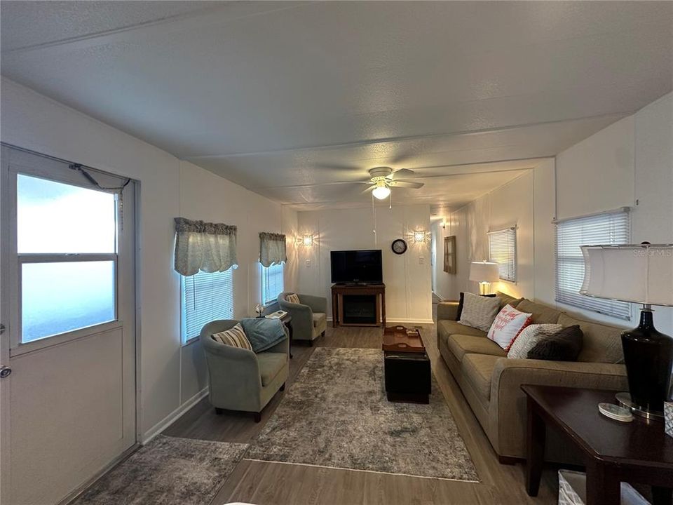 Active With Contract: $69,000 (2 beds, 1 baths, 672 Square Feet)