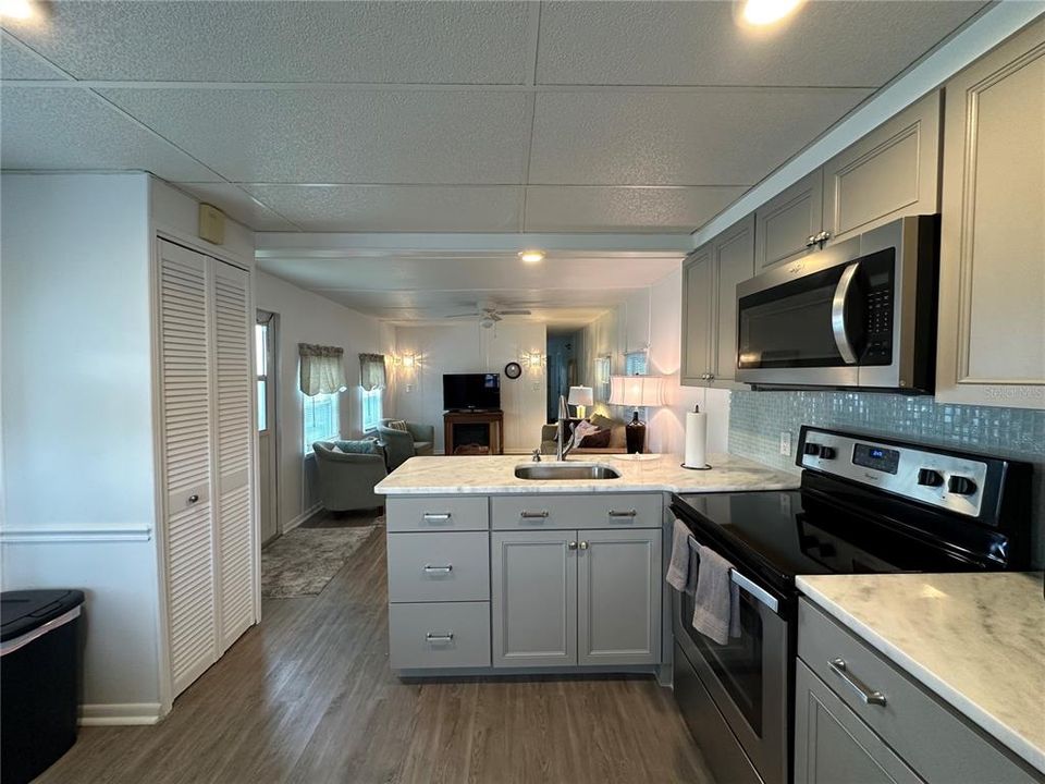 Active With Contract: $69,000 (2 beds, 1 baths, 672 Square Feet)