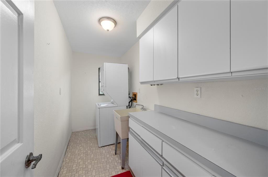 Active With Contract: $339,000 (3 beds, 2 baths, 1883 Square Feet)