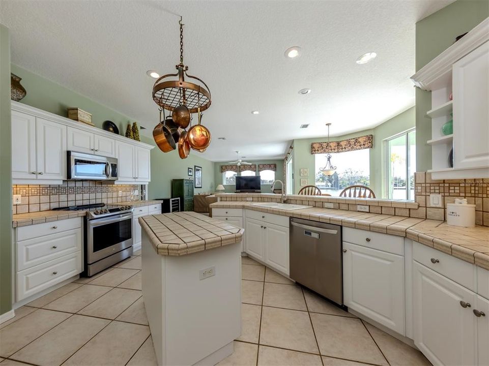 For Sale: $1,625,000 (4 beds, 2 baths, 3602 Square Feet)
